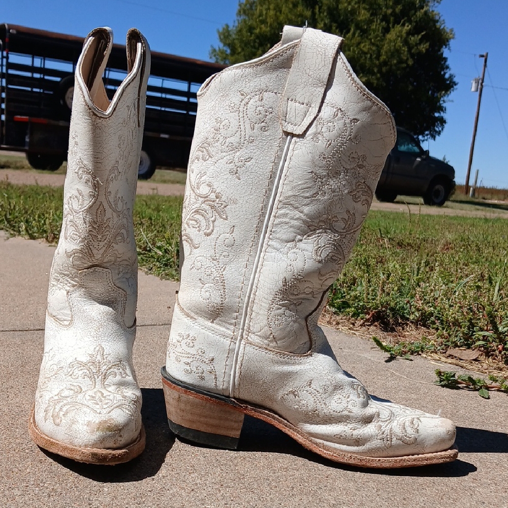 Old West Tan Embroidered Boots